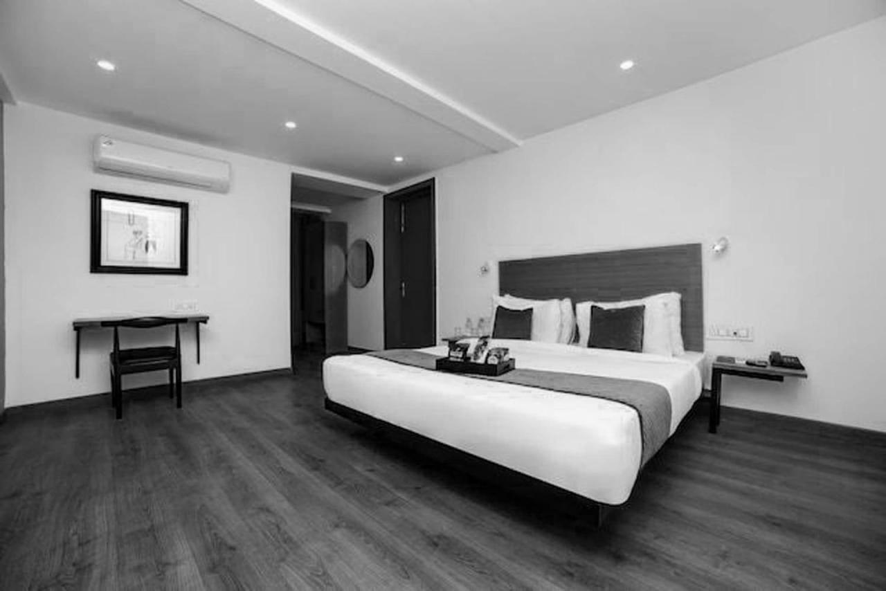 Townhouse Sohna Road 2 Hotel Gurgaon Bagian luar foto