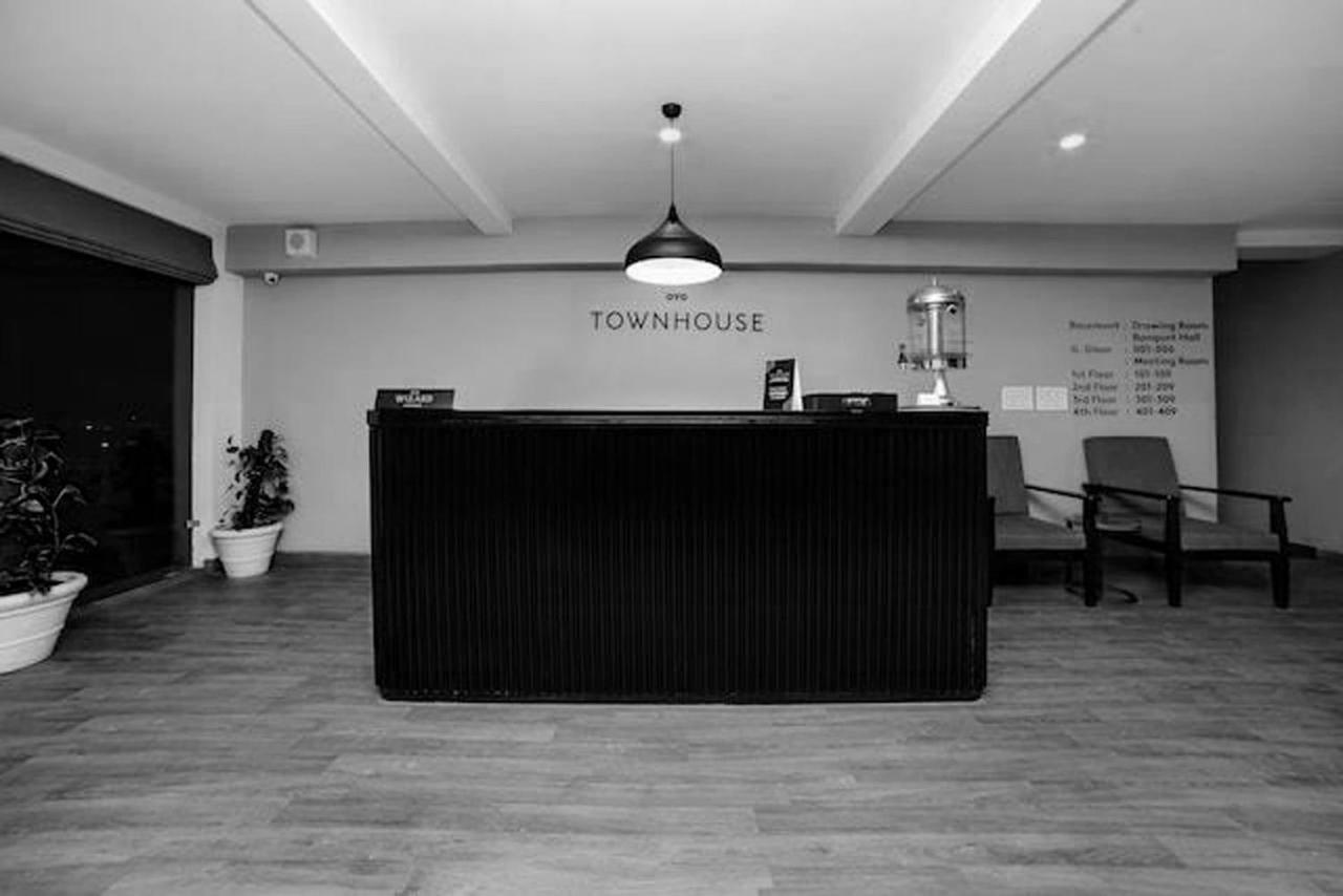 Townhouse Sohna Road 2 Hotel Gurgaon Bagian luar foto