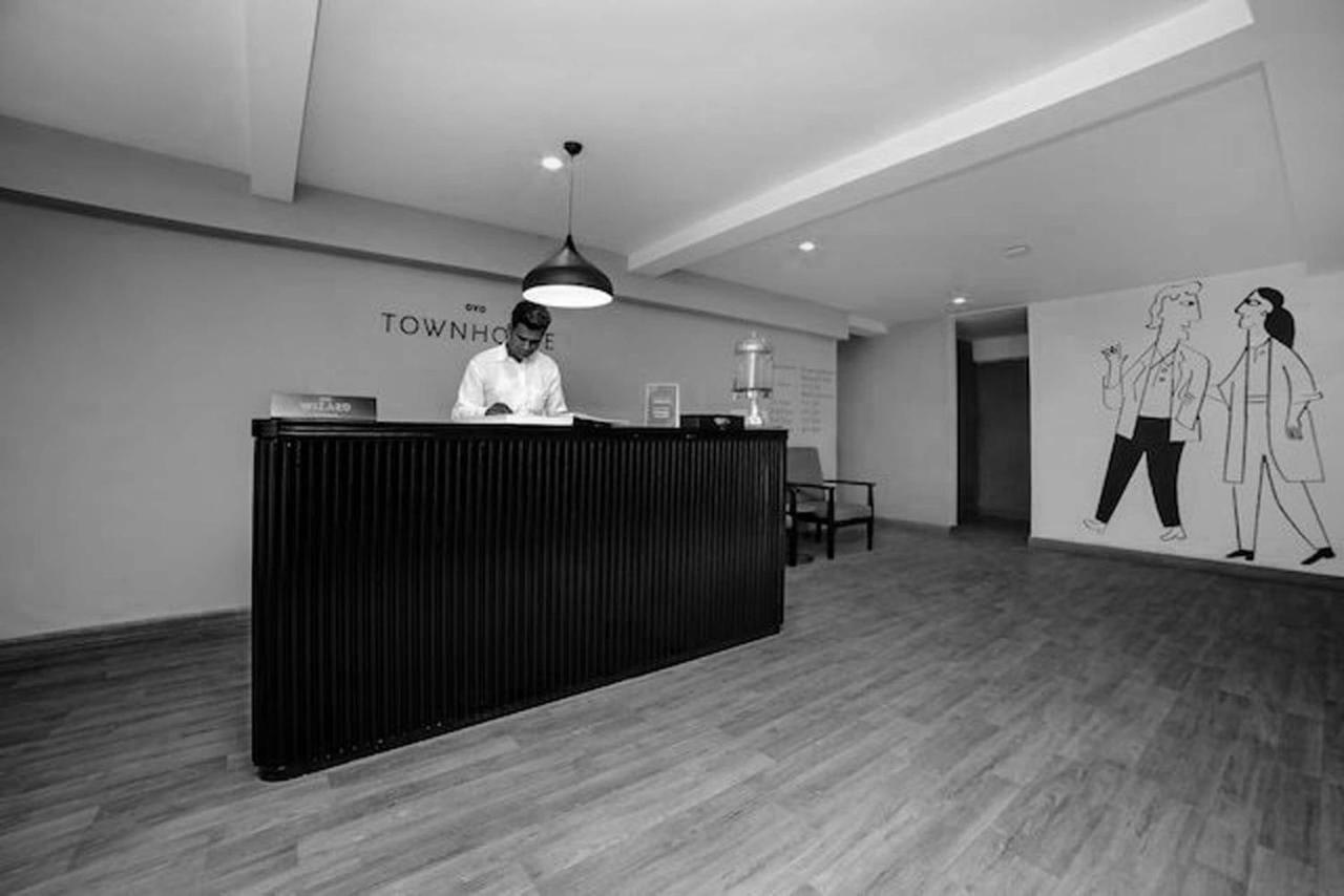Townhouse Sohna Road 2 Hotel Gurgaon Bagian luar foto