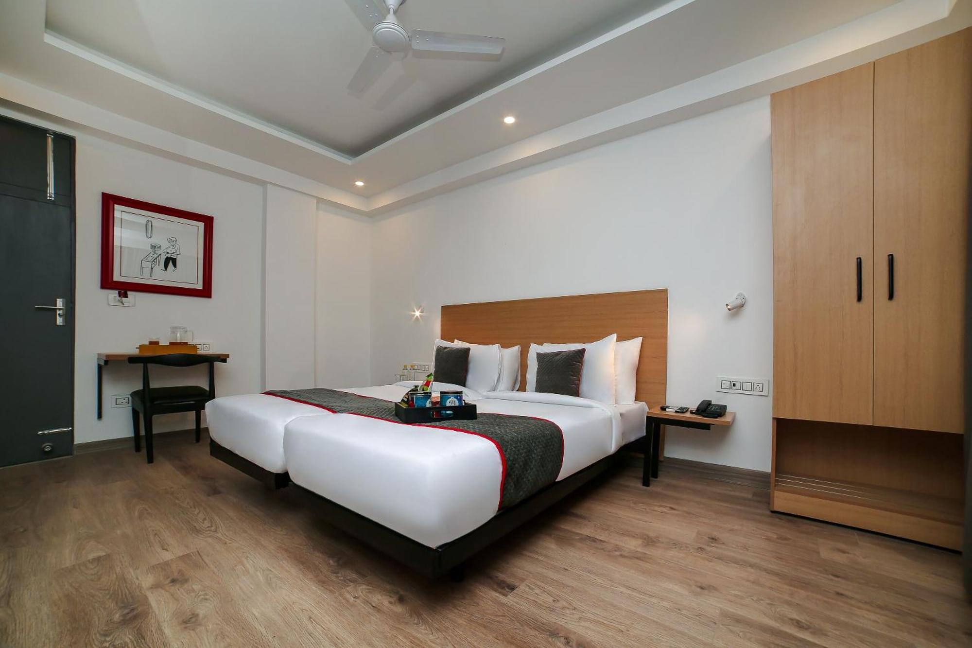 Townhouse Sohna Road 2 Hotel Gurgaon Bagian luar foto