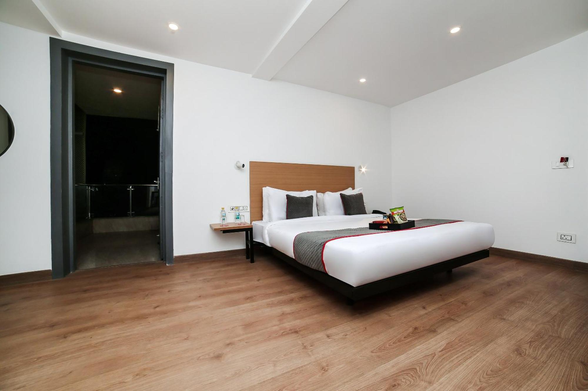 Townhouse Sohna Road 2 Hotel Gurgaon Bagian luar foto