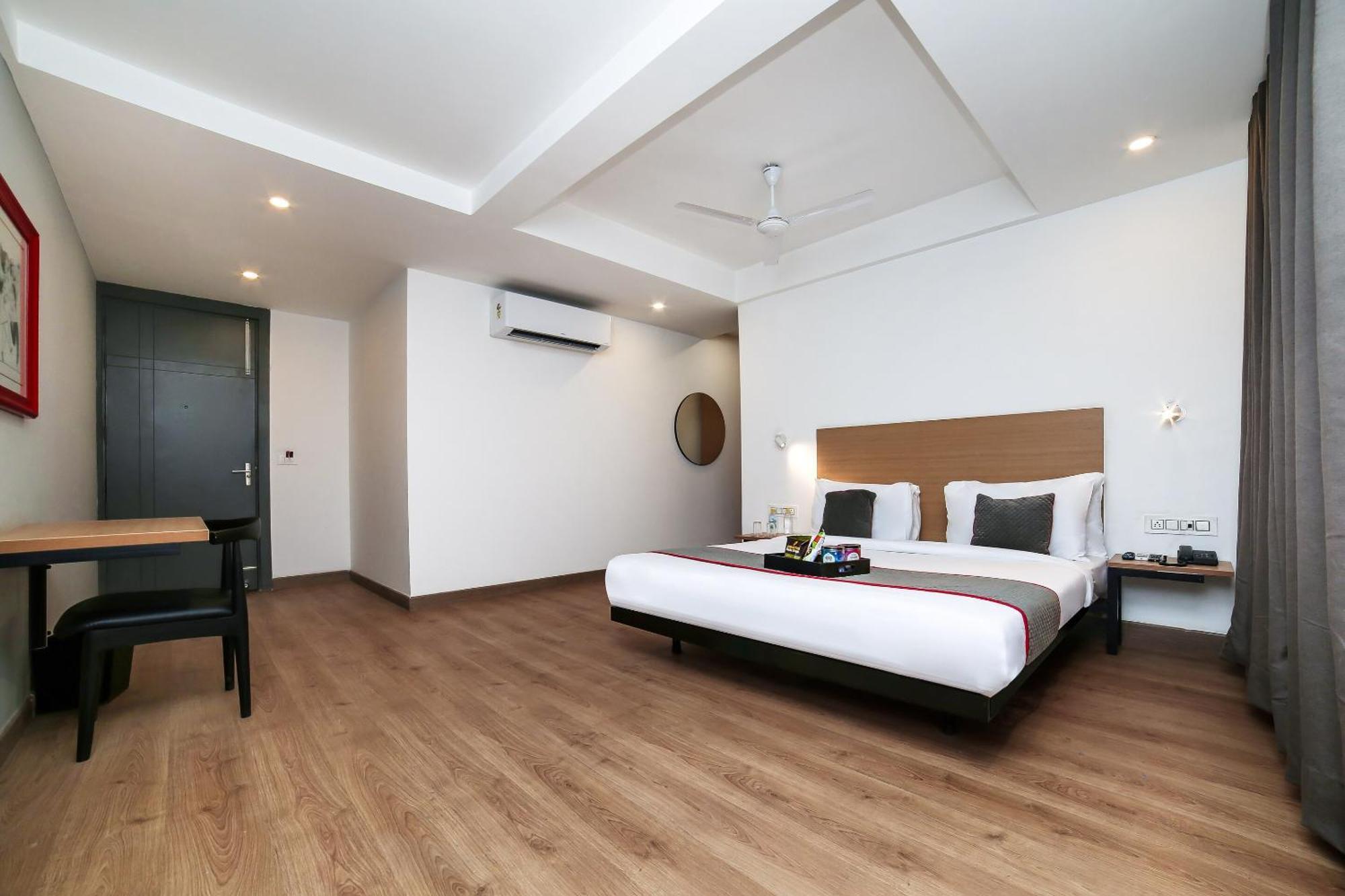 Townhouse Sohna Road 2 Hotel Gurgaon Bagian luar foto
