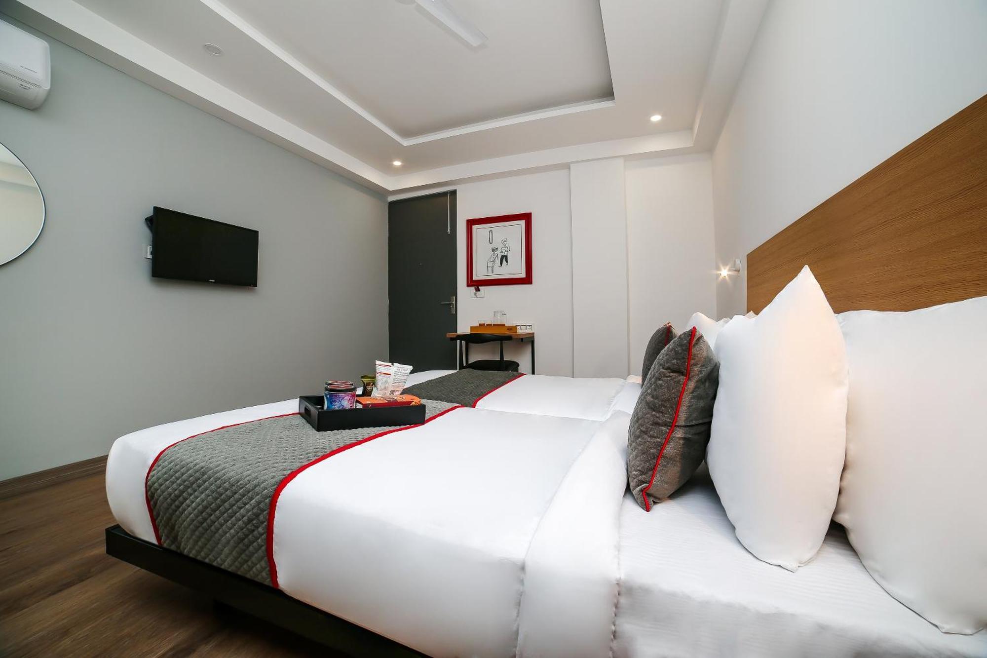 Townhouse Sohna Road 2 Hotel Gurgaon Bagian luar foto