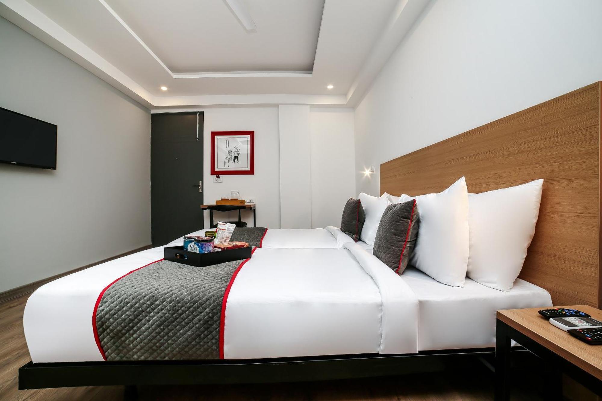 Townhouse Sohna Road 2 Hotel Gurgaon Bagian luar foto
