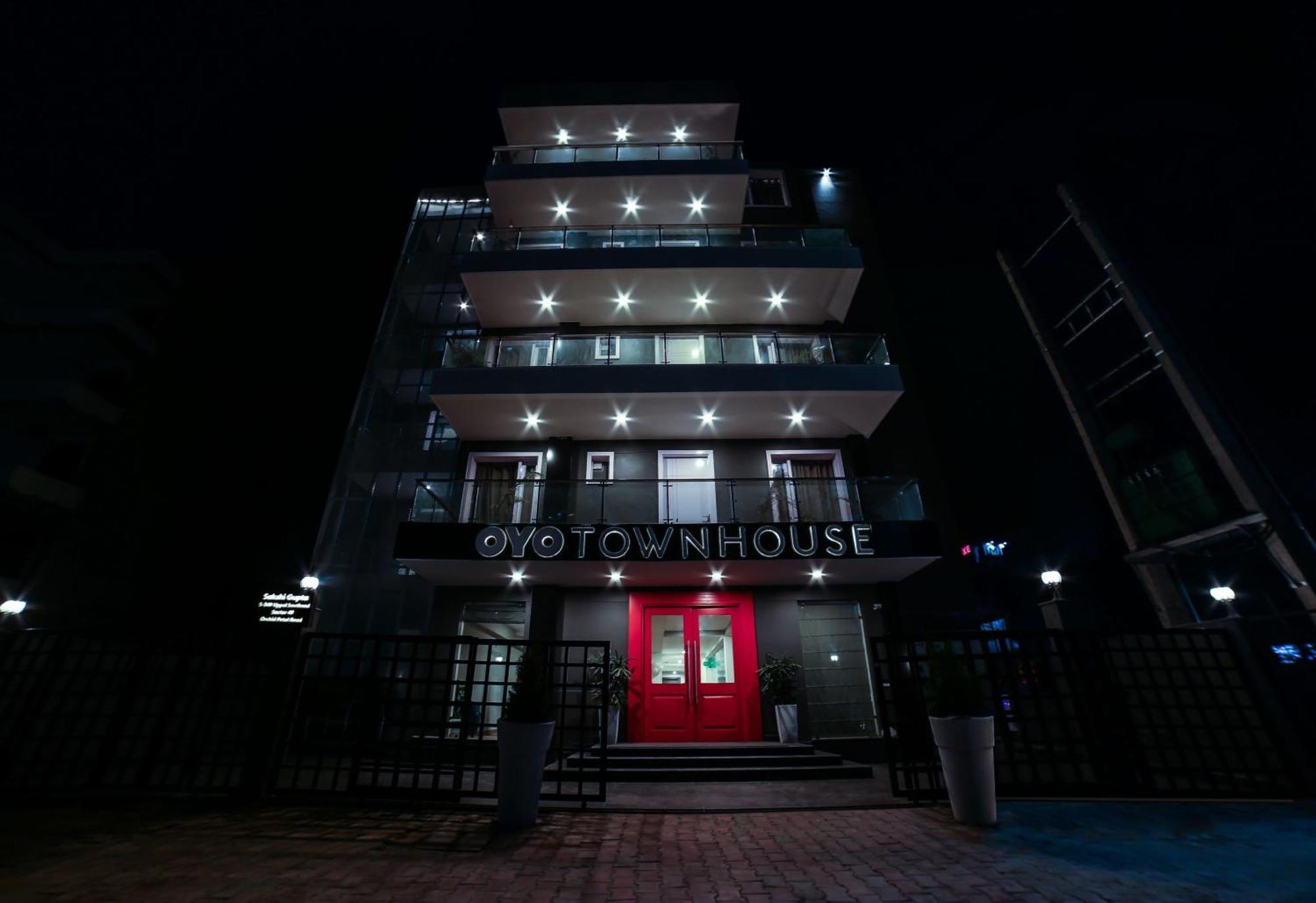 Townhouse Sohna Road 2 Hotel Gurgaon Bagian luar foto