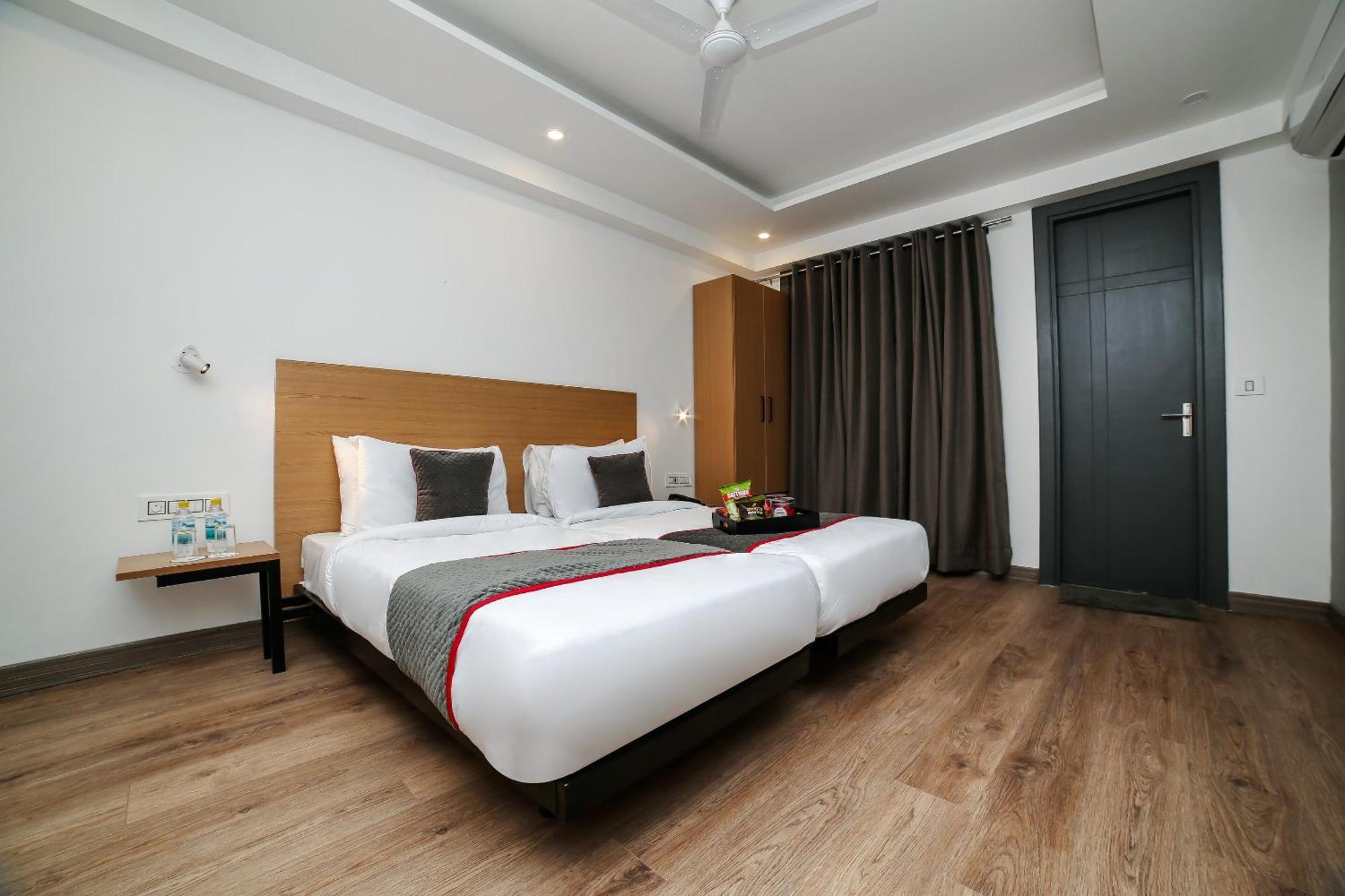 Townhouse Sohna Road 2 Hotel Gurgaon Bagian luar foto
